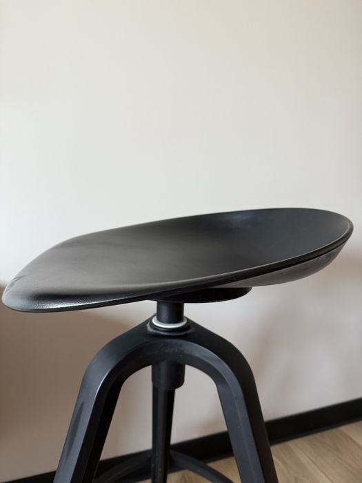 2 hokery obrotowe, krzesla obrotowe do wyspy