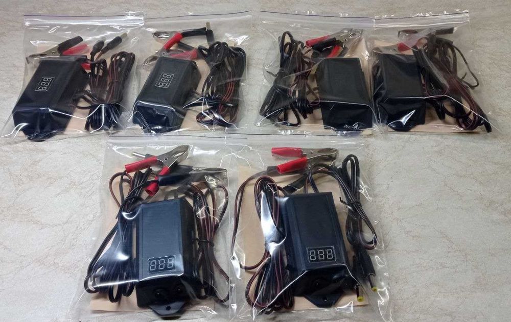 ДБЖ  для интернета 12В и роутера 9В с вольтметром горизонтальный