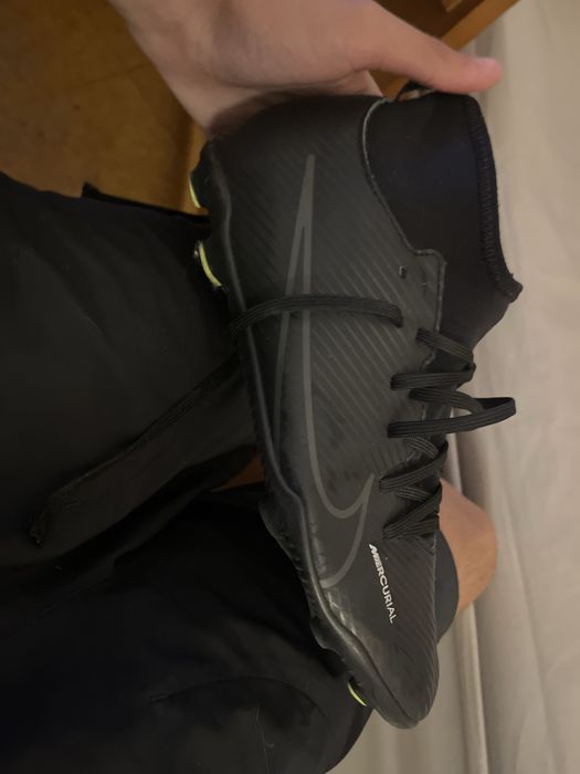 Par de chuteiras Nike Mercurial usadas tamanho 38,5