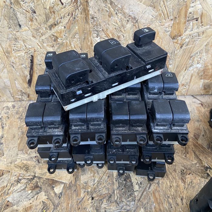 Блок керування склопідйомником Нісан Кашкай дж10