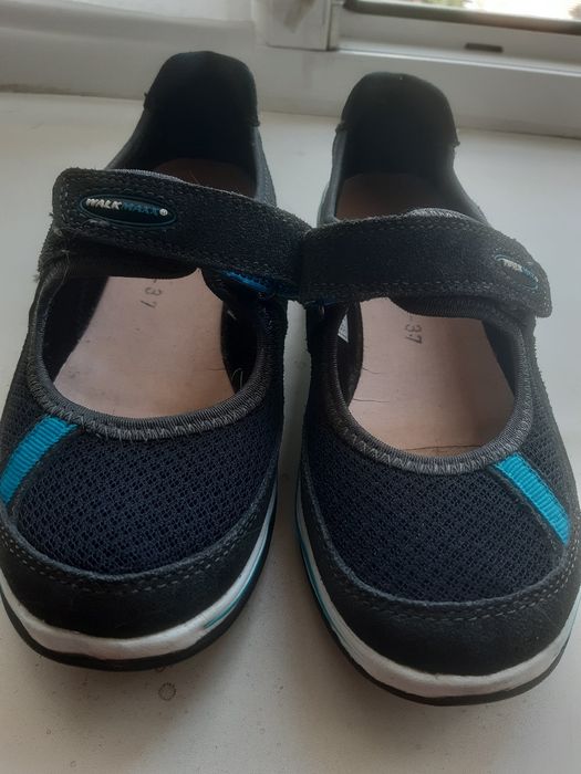 Спортивная обувь , очень удобная , на липучках , размер 37