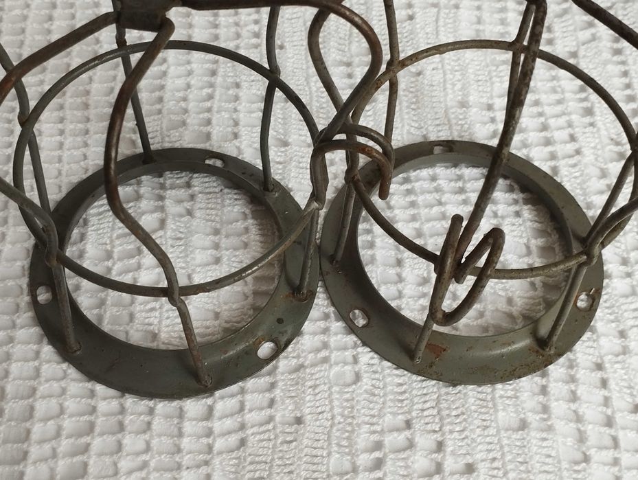 Oprawki metalowe zabezpieczające do lampy