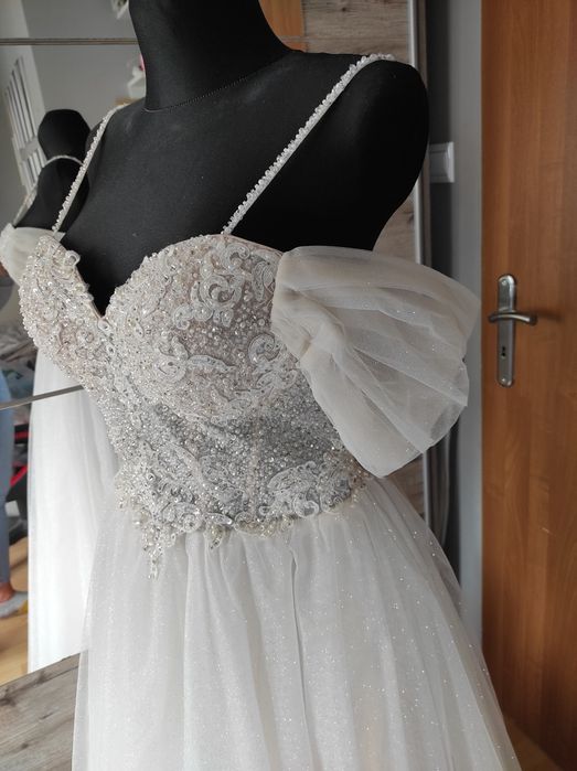 Przepiękna suknia ślubna plus welon