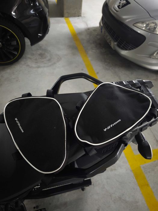 Suzuki V-Strom 650 XT (2020) – Banco baixo de origem