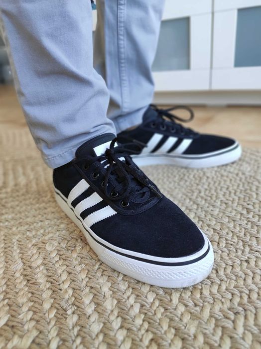 Sapatilhas Adidas 42 (NOVAS)