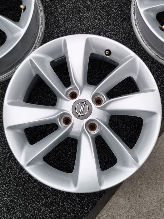 Felgi Alu 15" Opel Corsa D E Adam Meriva Karl 4x100 Oryginalne