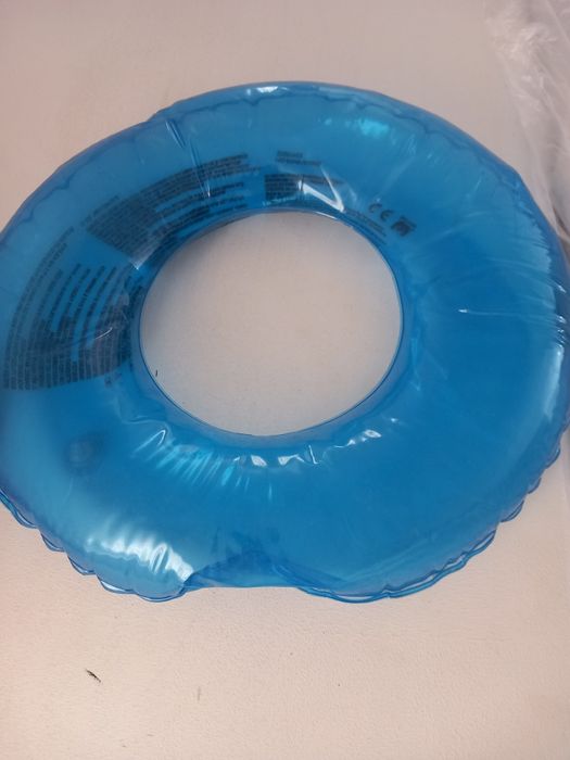 Raquetes de praia novas e bóia
