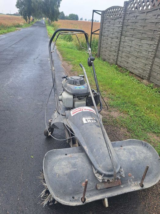 Szczotka do zamiatania z napedem silnik honda
