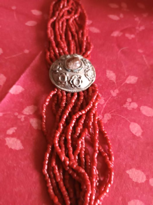 bransoletka z koralikow czerwonych