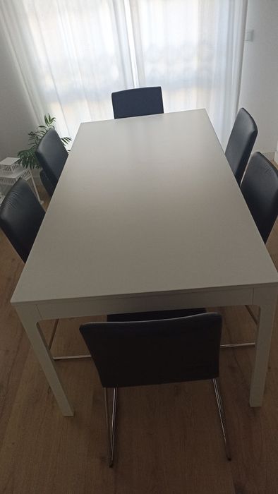 Conjunto Sala - mesa EKEDALEN extensível + 6 cadeiras pele VOLFGANG