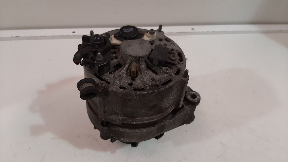 Alternador VOLKSWAGEN Passat Hatchback (32B)