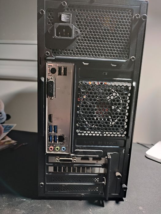 komputer  10400f / GTX1650 4GB / DDR4 16GB / dysk M.2 128GB / WIN11