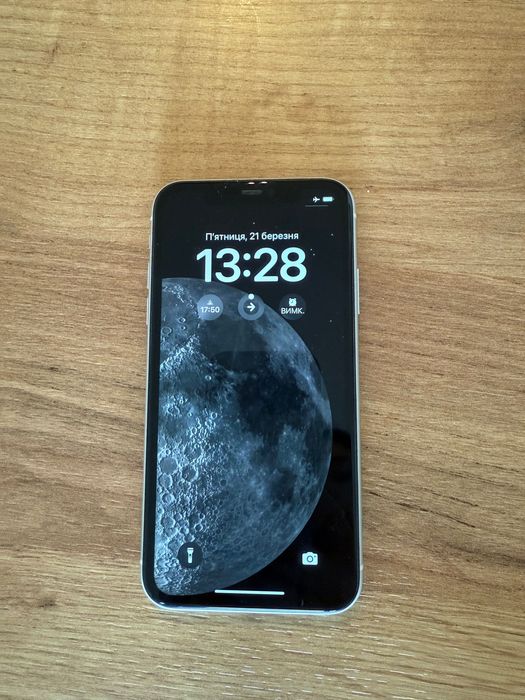 Продається iPhone 11 в ідеальному стані.