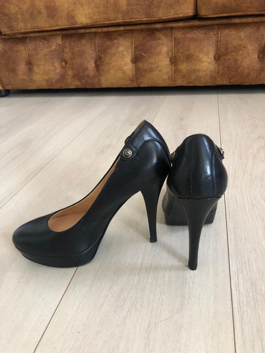 Sapatos cerimónia Guess