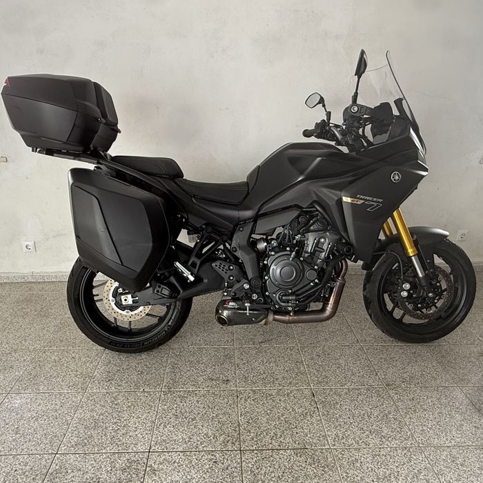 Yamaha Tracer 7 GT de 2025 akrapovic