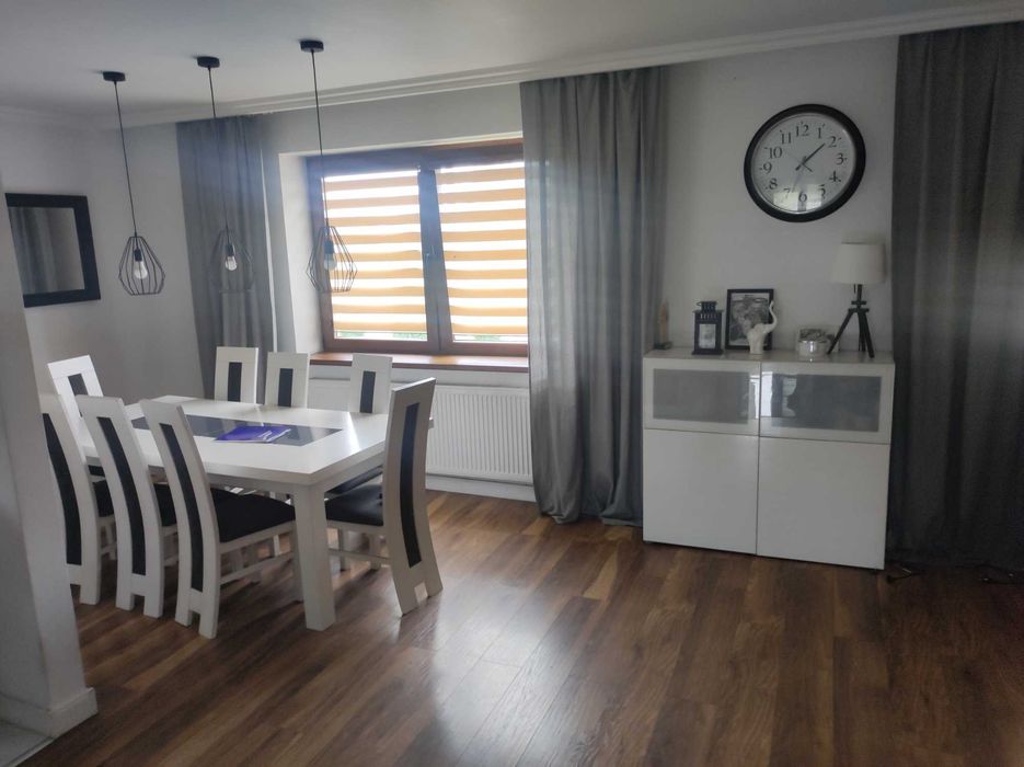 Przestronny dom do wynajęcia w spokojnej okolicy - komfort i spokój.