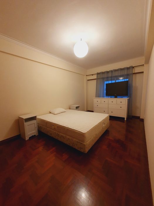 Alugo quarto individual com contrato