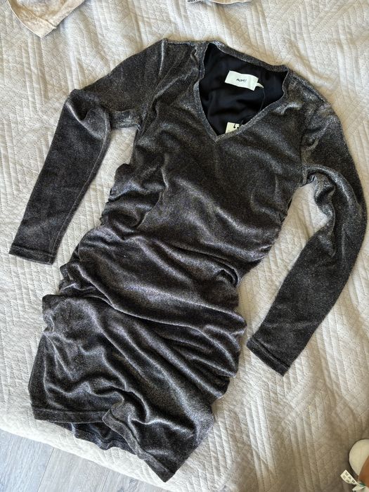 Красивое блестящее платье