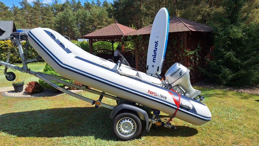 Ponton Honda z przyczepą i silnikiem 20hp