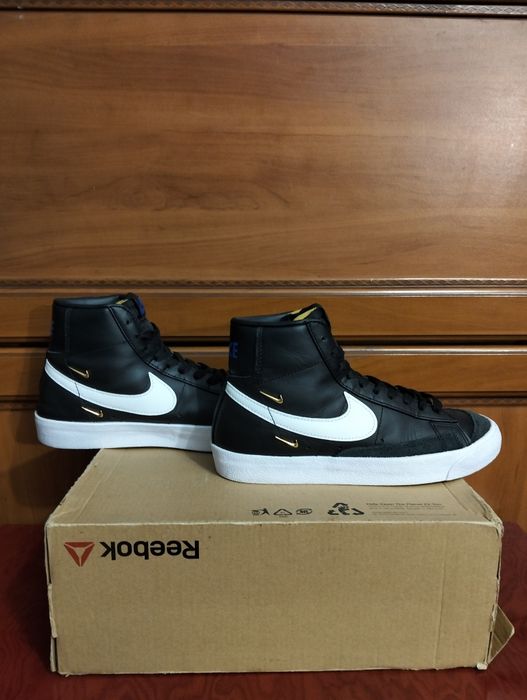 Кросівки      Nike.