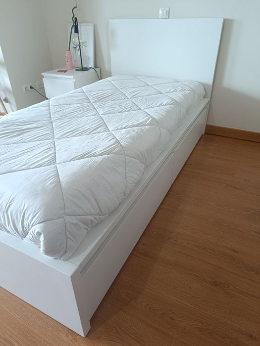 Cama solteiro Malm IKEA + estrado + colchão + 2 gavetas