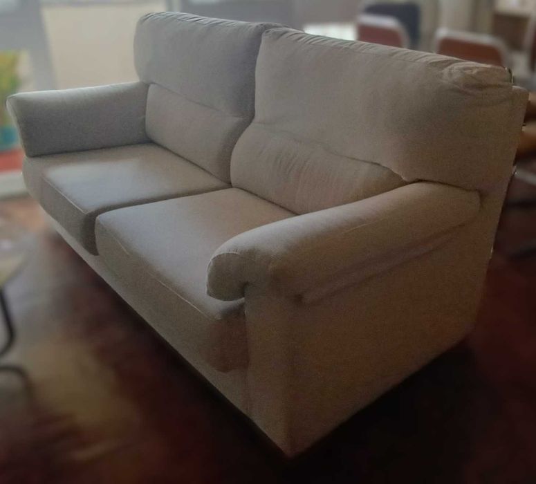 Sofá 2 lugares, tecido branco
