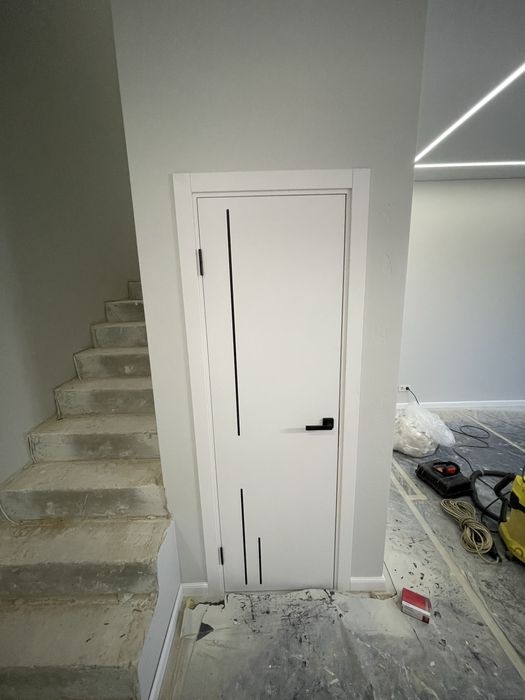 Монтаж дверей та плінтуса