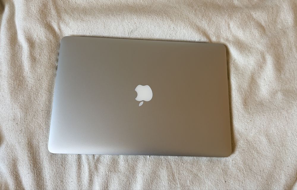 Macbook pro (Retina 15-inch, late 2013, intel core i7, 16gb, 1TB