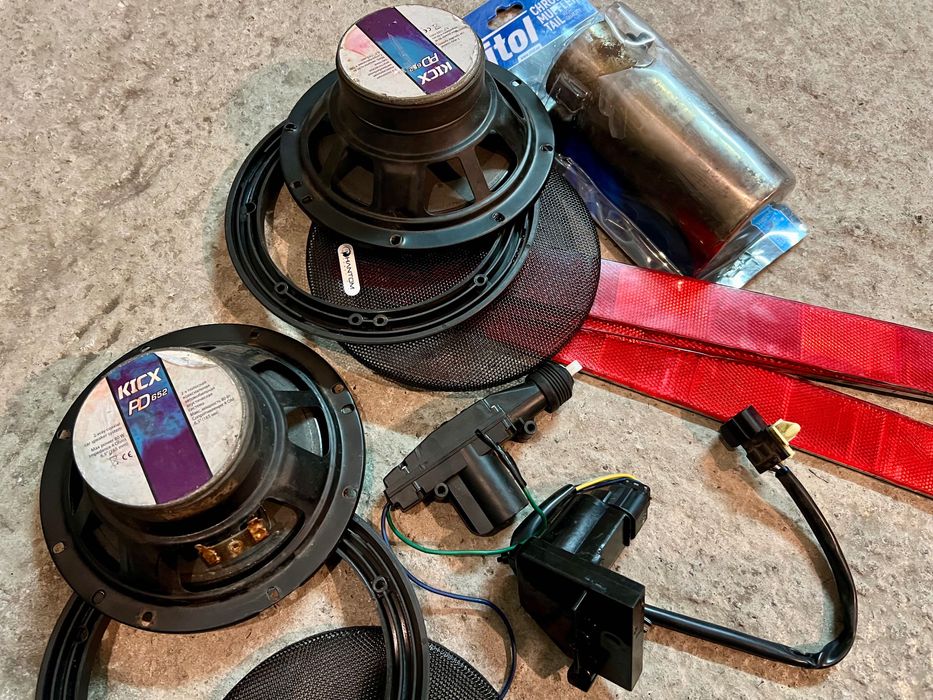 Одним лотом! Колонки Сумка знак аварийный  Vitol Сетки Ключ аксессуары