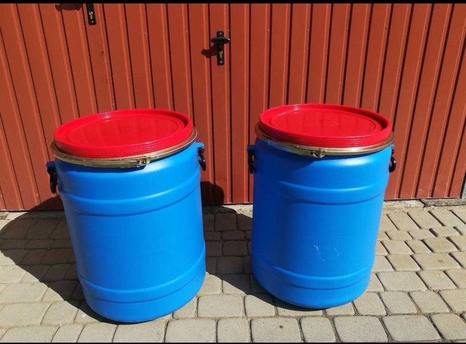 Beczka plastikowa 100l z metalową obejmą i uchwytami
