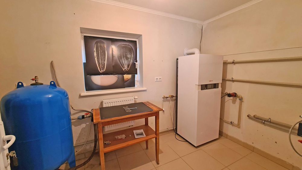 Будинок в с. Погреби  з газом і генератором з сучасним ремонтом