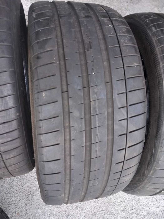 2 pneus 235/40R18 Vredstein