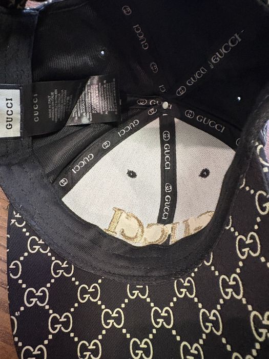 Кепка з написом «GUCCI»
