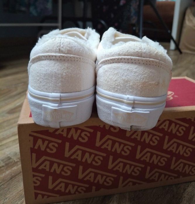 Vans rozmiar 32 na rzep , kolor krem z bielą