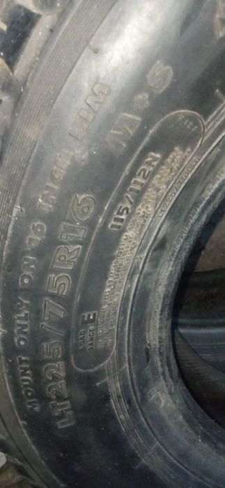 Зимові зимний Шини резина колеса скат 225 75 16