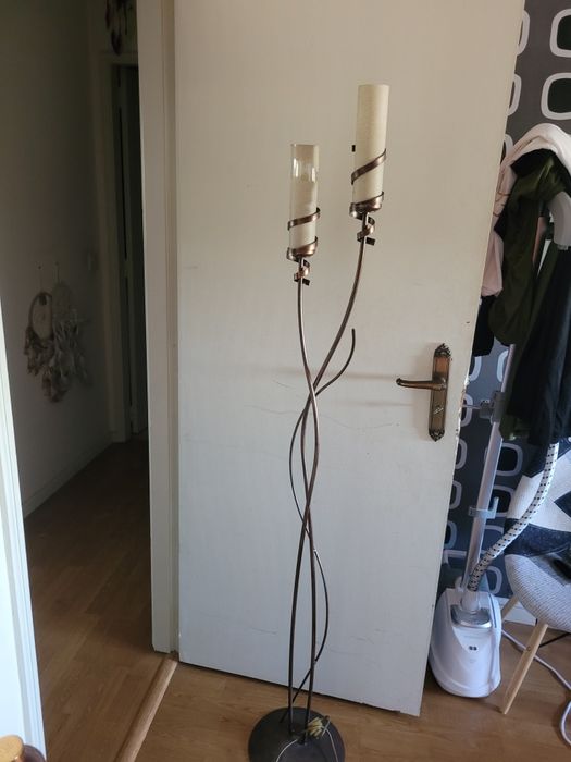Vendo candeeiro de pé alto