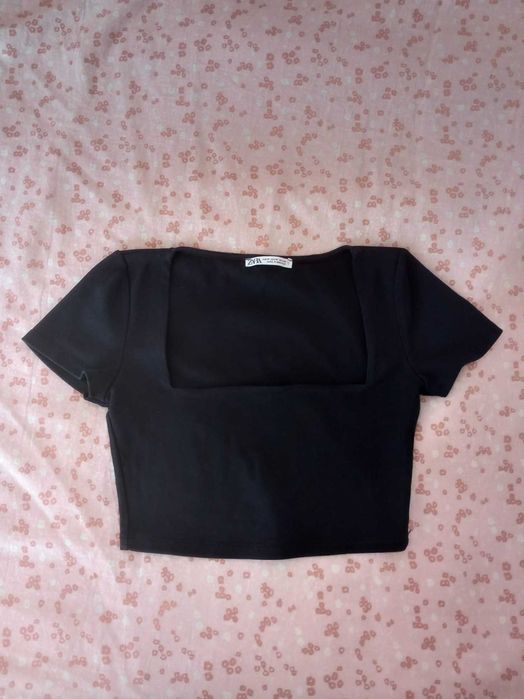 Top preto Zara, curto, com decote quadrado, tamanho M