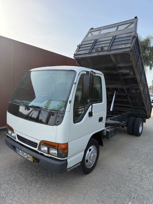 Carrinha isuzu tribasculante