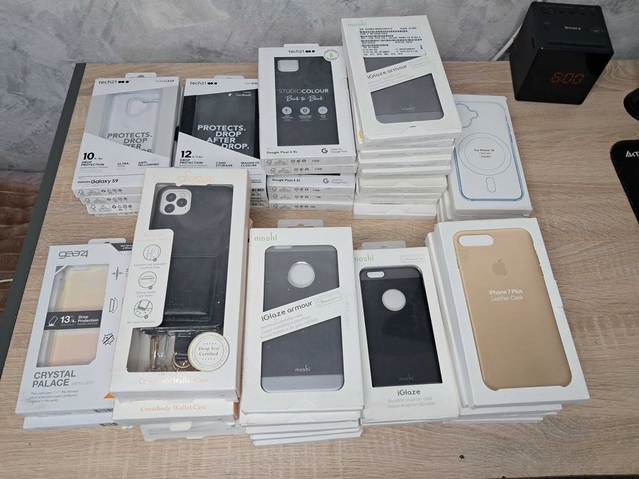 Лот чохлів для телефону 49 штук.