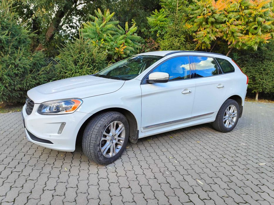 Volvo XC60 2015 2.0 FWD бензин