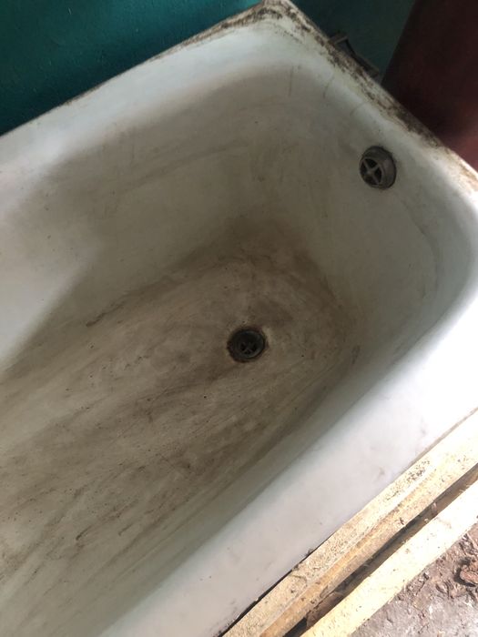 Ванна чугун з ніжками