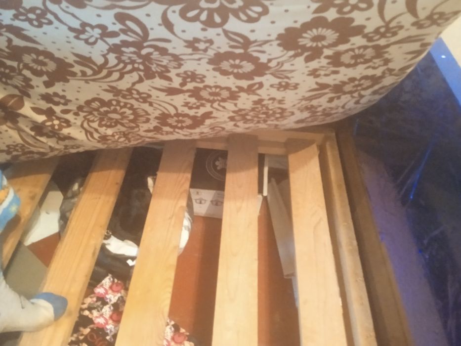 Кровать односпальняя матрас односпальние в гарному стані одяг вудочка