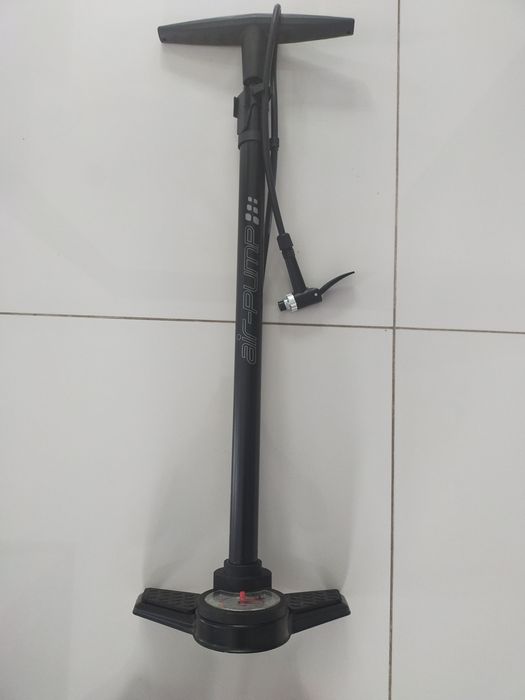 Pompka rowerowa z manometrem