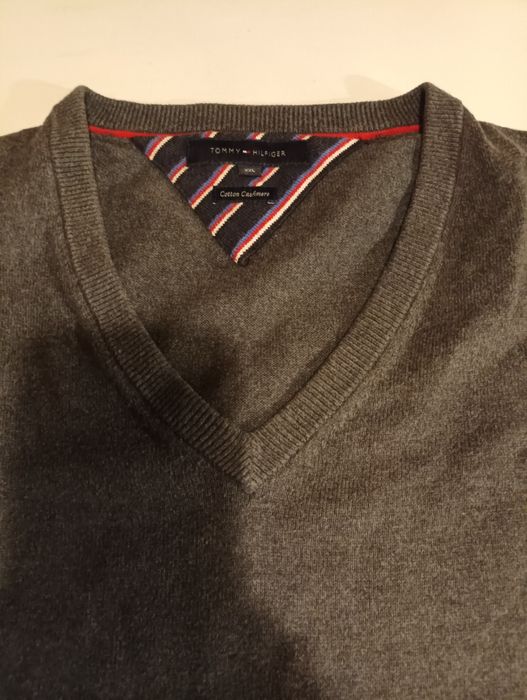 Camisola de homem em cinza escuro,de marca Tom Hilfiger, tamanho XXL