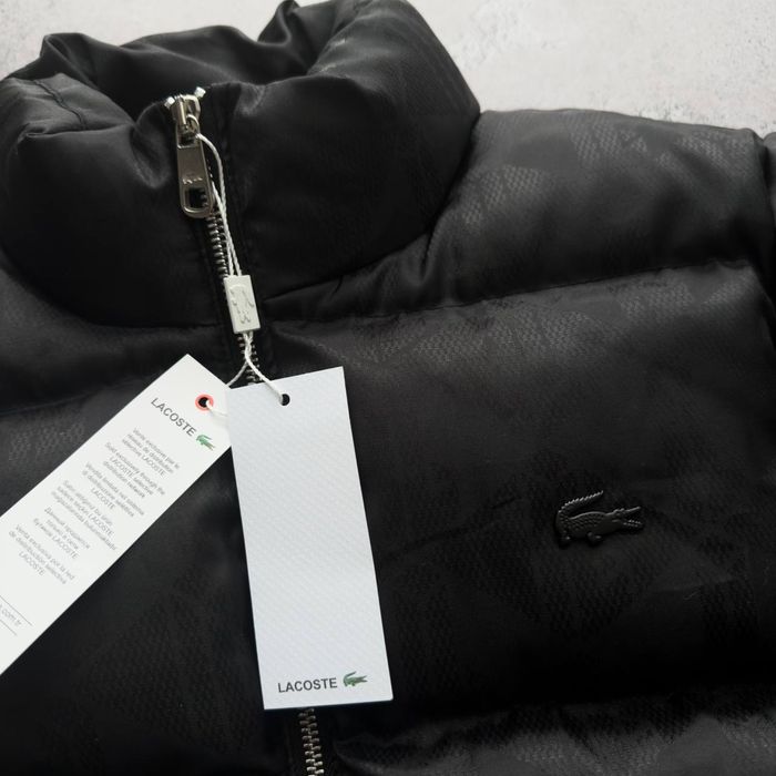 Стильна куртка Lacoste