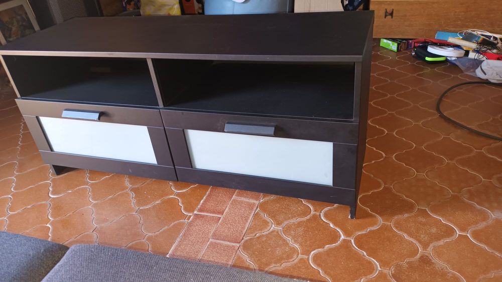 Móvel de tv com 2 gavetas impecável