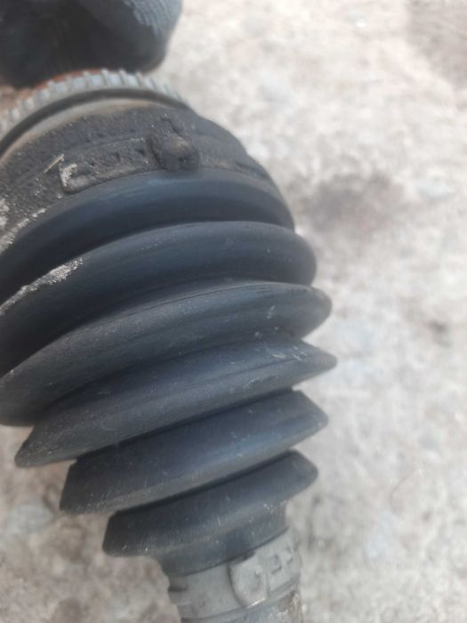 Передня ліва полуось піввісь Тойота Авенсіс т25 2.2. d-cat 177ph МКПП