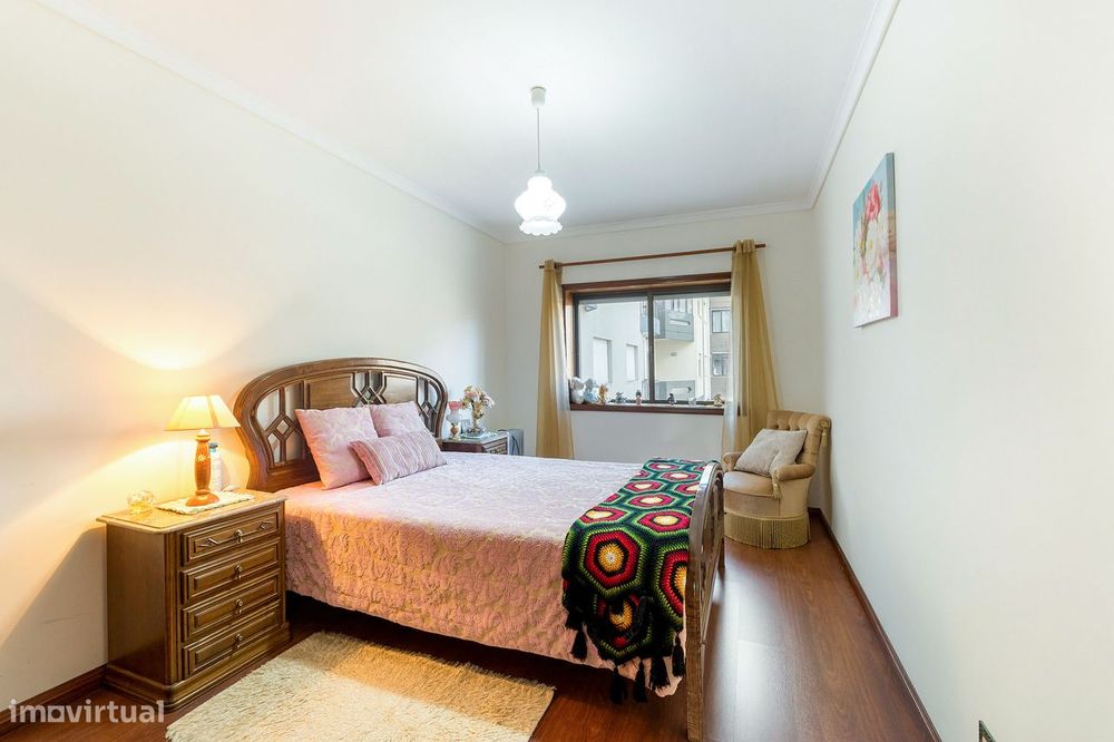 Apartamento T3 a 2 Minutos da Praia com Box Fechada e Churrasqueira em