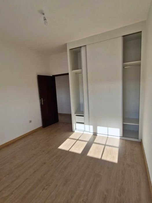 Apartamento T2 de 60m2 + Garagem Com Varanda