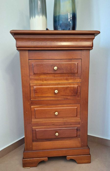 Móvel de apoio em madeira maciça de Cerejeira